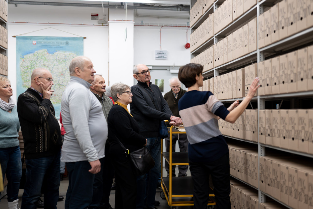 Zajęcia dla seniorów w Oddziałowym Archiwum IPN w Katowicach. Fot.: IPN Krzysztof Łojko