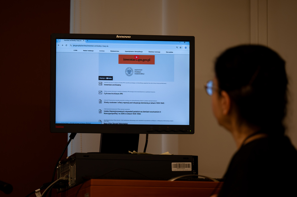 Zajęcia dla seniorów w Oddziałowym Archiwum IPN w Katowicach. Fot.: IPN Krzysztof Łojko