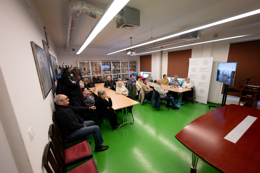 Zajęcia dla seniorów w Oddziałowym Archiwum IPN w Katowicach. Fot.: IPN Krzysztof Łojko