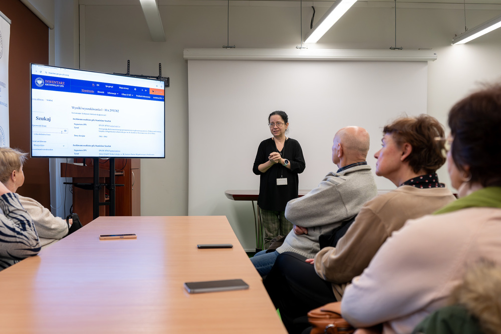 Zajęcia dla seniorów w Oddziałowym Archiwum IPN w Katowicach. Fot.: IPN Krzysztof Łojko