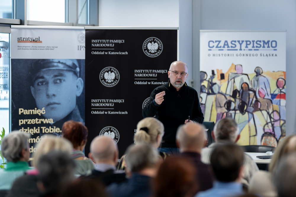 Wykład „Katyń. Fakty – opinie – kłamstwa” dla słuchaczy Uniwersytetu Trzeciego Wieku w Rudach. Fot.: IPN Krzysztof Łojko