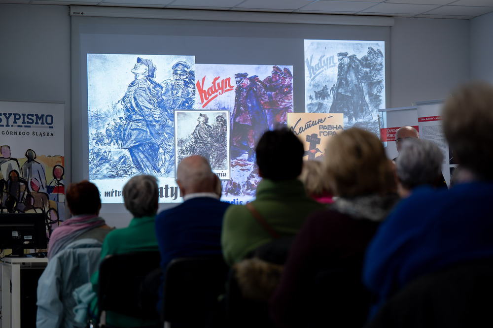 Wykład „Katyń. Fakty – opinie – kłamstwa” dla słuchaczy Uniwersytetu Trzeciego Wieku w Rudach. Fot.: IPN Krzysztof Łojko