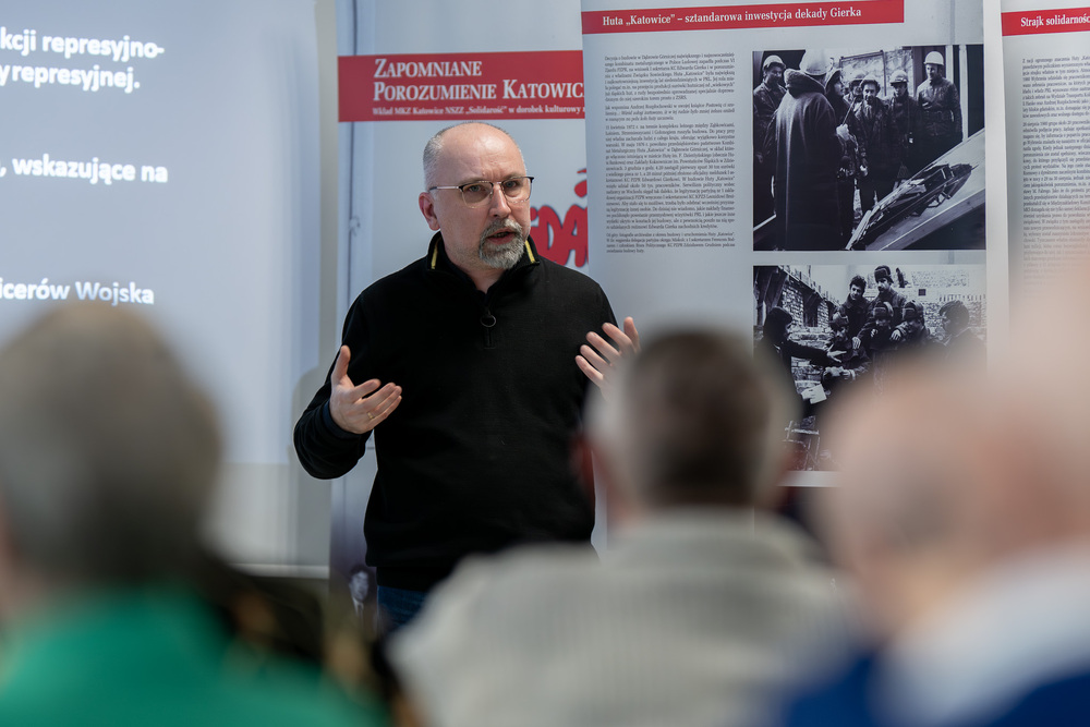 Wykład „Katyń. Fakty – opinie – kłamstwa” dla słuchaczy Uniwersytetu Trzeciego Wieku w Rudach. Fot.: IPN Krzysztof Łojko