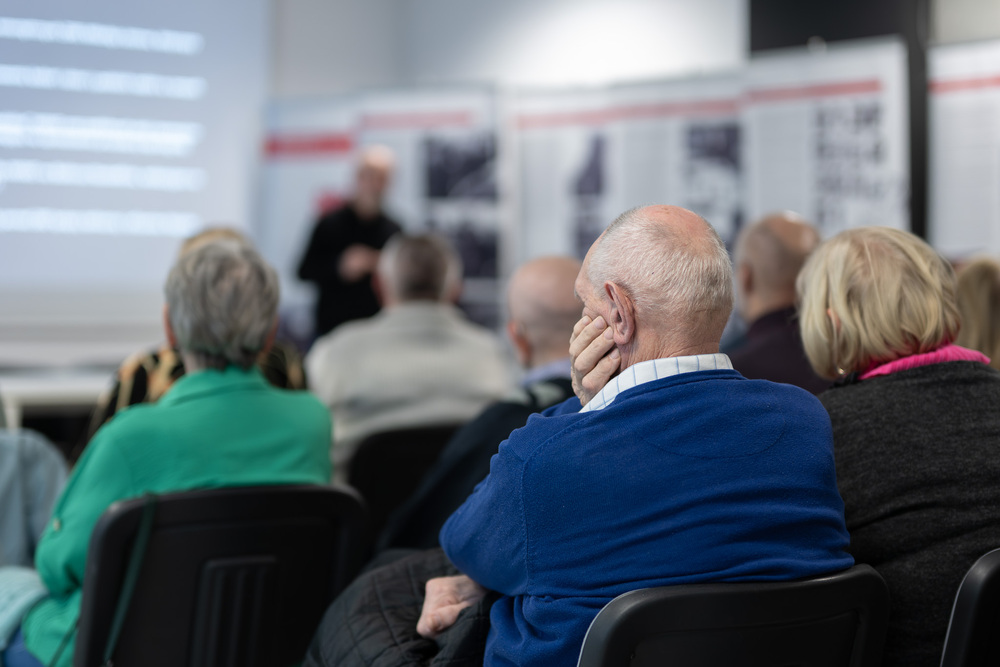 Wykład „Katyń. Fakty – opinie – kłamstwa” dla słuchaczy Uniwersytetu Trzeciego Wieku w Rudach. Fot.: IPN Krzysztof Łojko