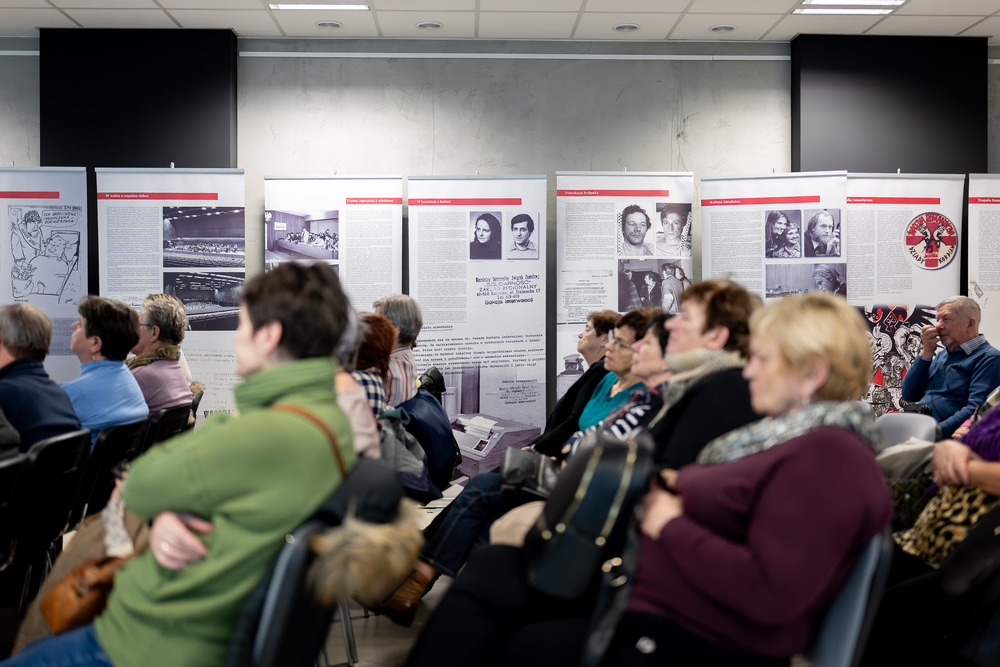 Wykład „Katyń. Fakty – opinie – kłamstwa” dla słuchaczy Uniwersytetu Trzeciego Wieku w Rudach. Fot.: IPN Krzysztof Łojko