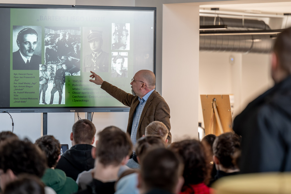 Prelekcja o akcji „Lawina” w w Miejskiej Bibliotece Publicznej w Pszowie, 5 marca 2026. Fot.: IPN Krzysztof Łojko