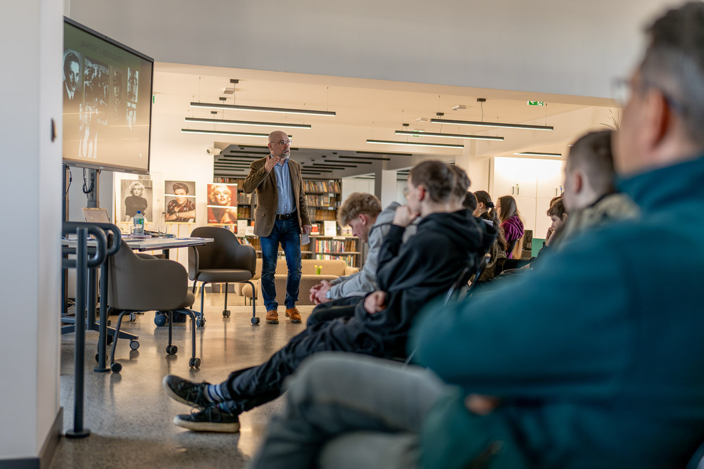 Prelekcja o akcji „Lawina” w w Miejskiej Bibliotece Publicznej w Pszowie, 5 marca 2026. Fot.: IPN Krzysztof Łojko