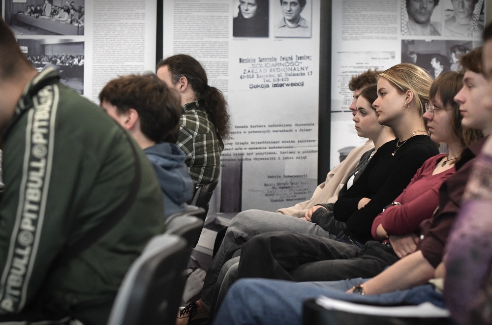 Piąte spotkanie w ramach projektu edukacyjnego „Łączka i inne miejsca poszukiwań”. Fot. Adam Kondracki/IPN