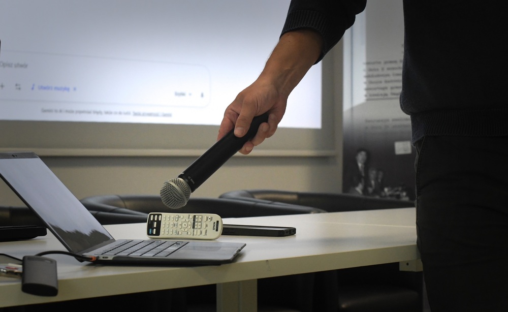 Piąte spotkanie w ramach projektu edukacyjnego „Łączka i inne miejsca poszukiwań”. Fot. Adam Kondracki/IPN