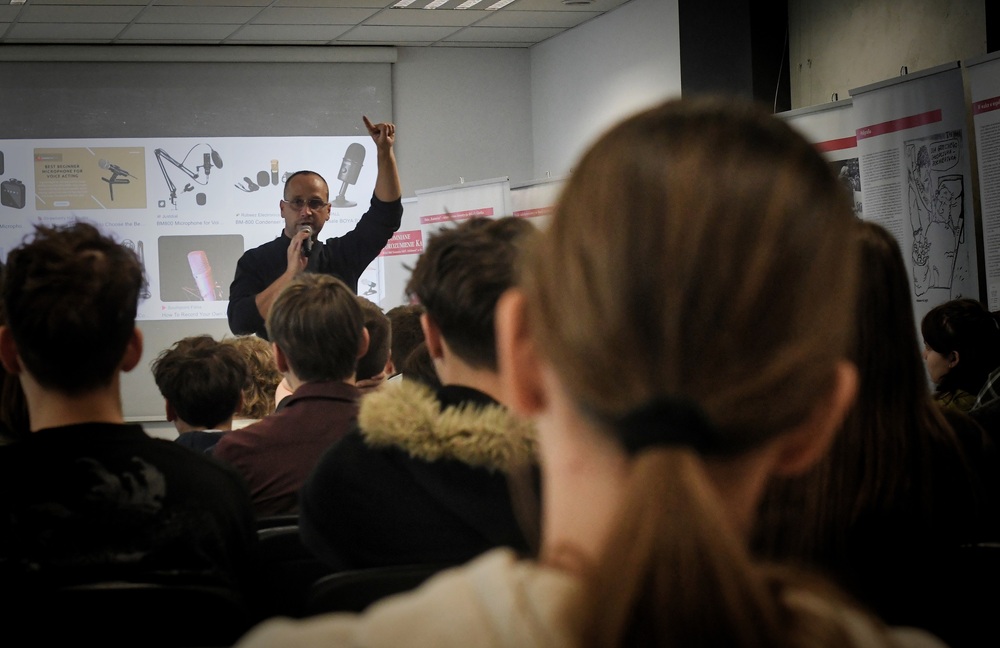 Piąte spotkanie w ramach projektu edukacyjnego „Łączka i inne miejsca poszukiwań”. Fot. Adam Kondracki/IPN