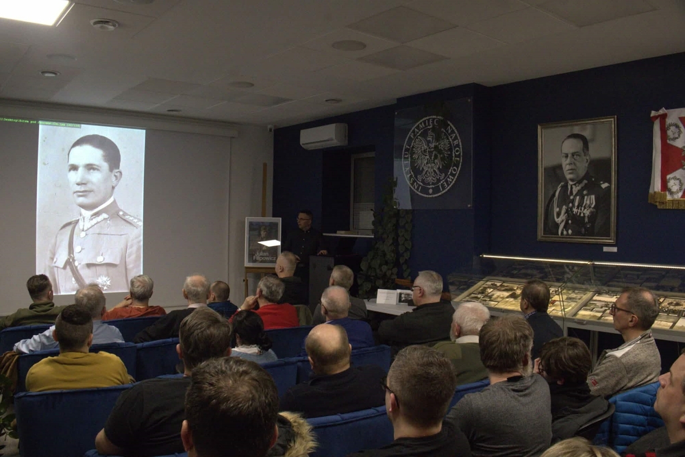 Wykład Adama Kurusa „Bitwa pod Janowem 1939”. Fot. Hubert Słabik/IPN