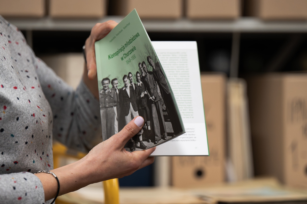 Zajęcia archiwalne dla harcerek z Hufca Harcerek ZHR na Podbeskidziu im. Zofii Kossak. Fot.: IPN Krzysztof Łojko
