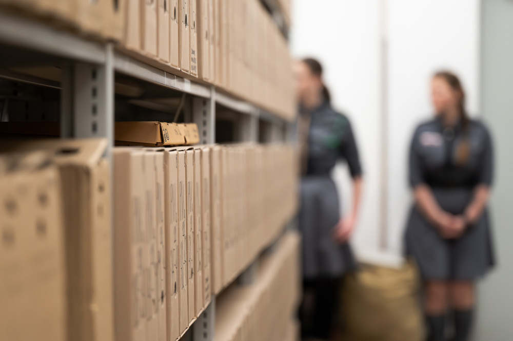 Zajęcia archiwalne dla harcerek z Hufca Harcerek ZHR na Podbeskidziu im. Zofii Kossak. Fot.: IPN Krzysztof Łojko