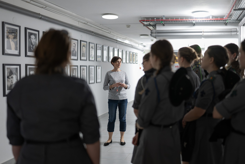 Zajęcia archiwalne dla harcerek z Hufca Harcerek ZHR na Podbeskidziu im. Zofii Kossak. Fot.: IPN Krzysztof Łojko