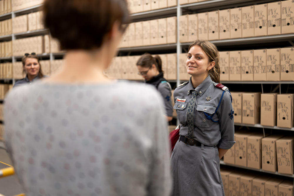 Zajęcia archiwalne dla harcerek z Hufca Harcerek ZHR na Podbeskidziu im. Zofii Kossak. Fot.: IPN Krzysztof Łojko