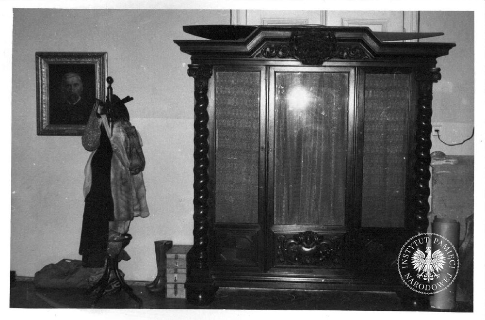 Pomieszczenia biurowe wyposażone w muzealia (IPN Ka 047/1917)