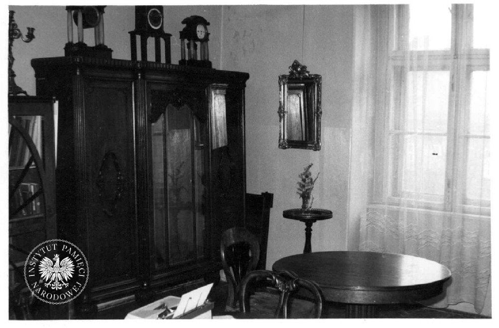 Pomieszczenia biurowe wyposażone w muzealia (IPN Ka 047/1917)