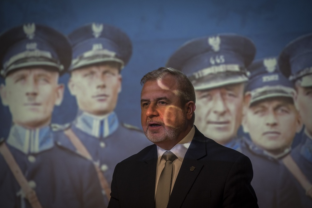 Otwarcie wystawy planszowej „«Pamiętaj, że nosisz mundur». Policja Województwa Śląskiego w stulecie utworzenia” w Rudzie Śląskiej. Fot. Krzysztof Liszka/IPN