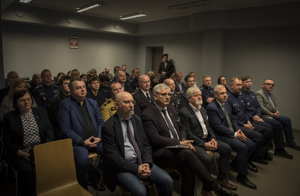 Otwarcie wystawy planszowej „«Pamiętaj, że nosisz mundur». Policja Województwa Śląskiego w stulecie utworzenia” w Rudzie Śląskiej. Fot. Krzysztof Liszka/IPN