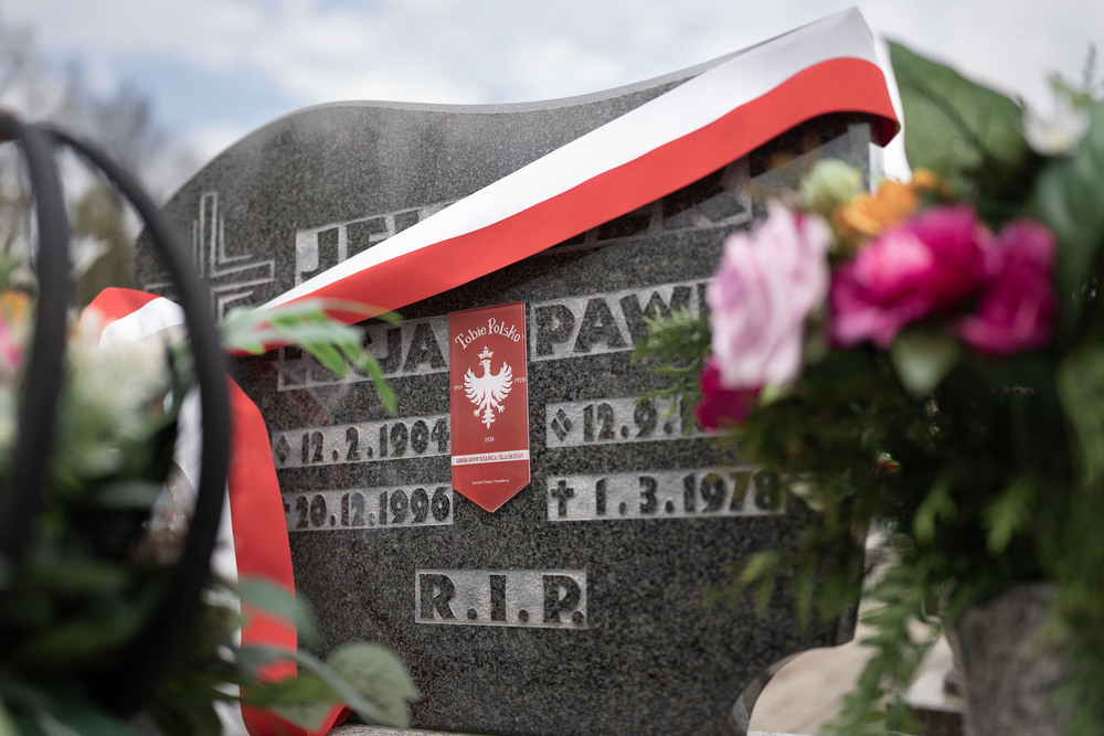 Uroczystość oznaczenia dwunastu grobów weteranów powstań śląskich znakiem pamięci „Tobie Polsko” w Mikołowie-Borowej Wsi, 19 kwietnia 2026. Fot.: IPN Krzysztof Łojko