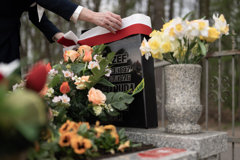 Uroczystość oznaczenia dwunastu grobów weteranów powstań śląskich znakiem pamięci „Tobie Polsko” w Mikołowie-Borowej Wsi, 19 kwietnia 2026. Fot.: IPN Krzysztof Łojko