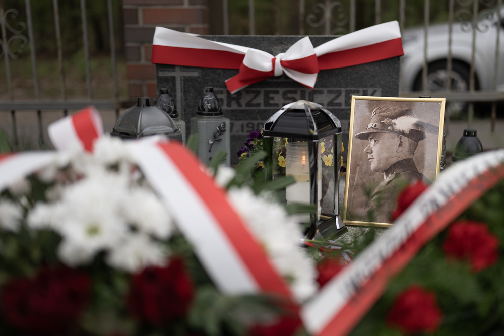 Uroczystość oznaczenia dwunastu grobów weteranów powstań śląskich znakiem pamięci „Tobie Polsko” w Mikołowie-Borowej Wsi, 19 kwietnia 2026. Fot.: IPN Krzysztof Łojko