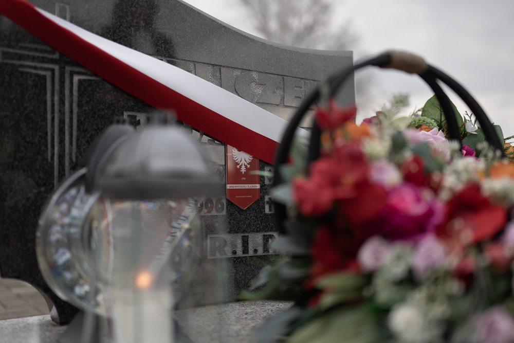 Uroczystość oznaczenia dwunastu grobów weteranów powstań śląskich znakiem pamięci „Tobie Polsko” w Mikołowie-Borowej Wsi, 19 kwietnia 2026. Fot.: IPN Krzysztof Łojko