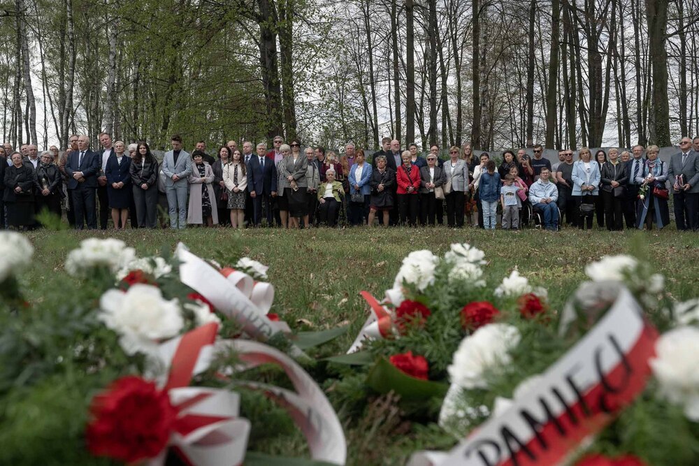 Uroczystość oznaczenia dwunastu grobów weteranów powstań śląskich znakiem pamięci „Tobie Polsko” w Mikołowie-Borowej Wsi, 19 kwietnia 2026. Fot.: IPN Krzysztof Łojko