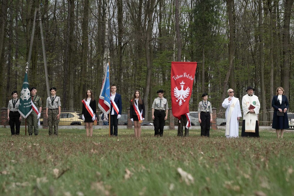 Uroczystość oznaczenia dwunastu grobów weteranów powstań śląskich znakiem pamięci „Tobie Polsko” w Mikołowie-Borowej Wsi, 19 kwietnia 2026. Fot.: IPN Krzysztof Łojko