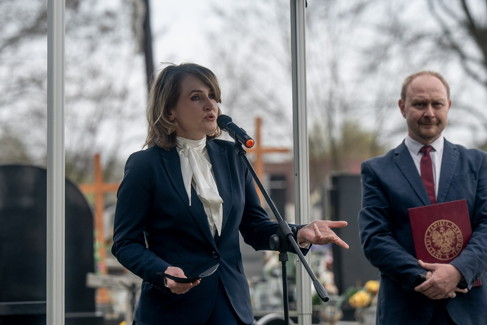 Uroczystość oznaczenia dwunastu grobów weteranów powstań śląskich znakiem pamięci „Tobie Polsko” w Mikołowie-Borowej Wsi, 19 kwietnia 2026. Fot.: IPN Krzysztof Łojko
