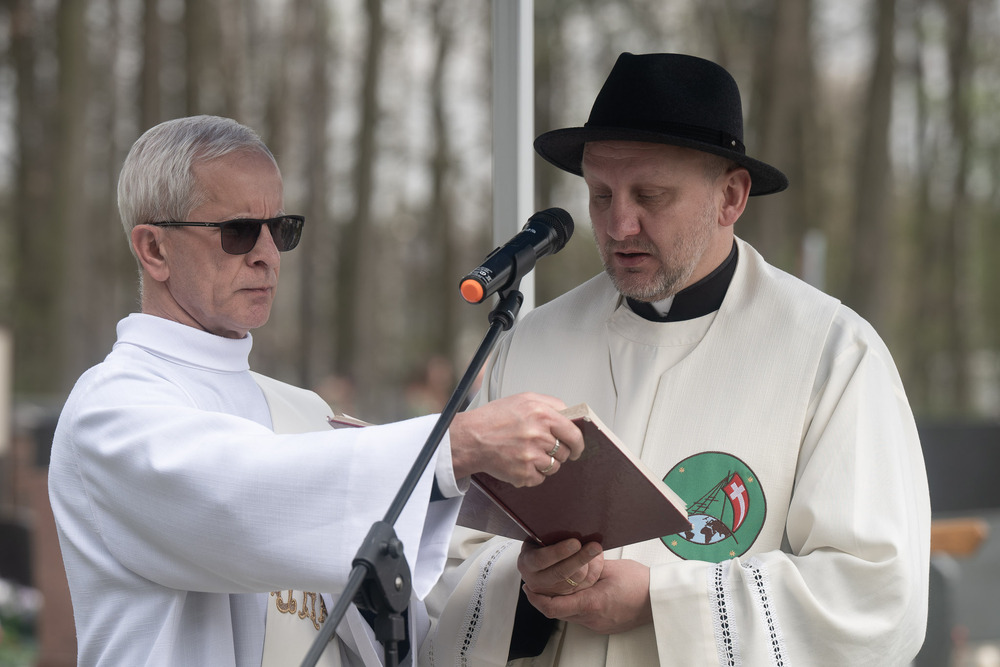 Uroczystość oznaczenia dwunastu grobów weteranów powstań śląskich znakiem pamięci „Tobie Polsko” w Mikołowie-Borowej Wsi, 19 kwietnia 2026. Fot.: IPN Krzysztof Łojko