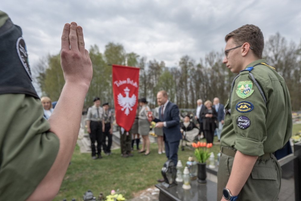 Uroczystość oznaczenia dwunastu grobów weteranów powstań śląskich znakiem pamięci „Tobie Polsko” w Mikołowie-Borowej Wsi, 19 kwietnia 2026. Fot.: IPN Krzysztof Łojko