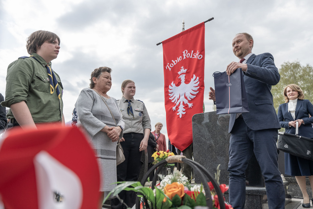 Uroczystość oznaczenia dwunastu grobów weteranów powstań śląskich znakiem pamięci „Tobie Polsko” w Mikołowie-Borowej Wsi, 19 kwietnia 2026. Fot.: IPN Krzysztof Łojko