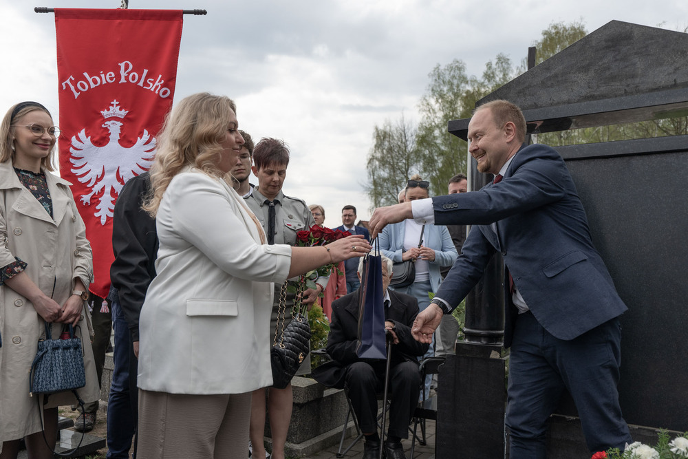 Uroczystość oznaczenia dwunastu grobów weteranów powstań śląskich znakiem pamięci „Tobie Polsko” w Mikołowie-Borowej Wsi, 19 kwietnia 2026. Fot.: IPN Krzysztof Łojko