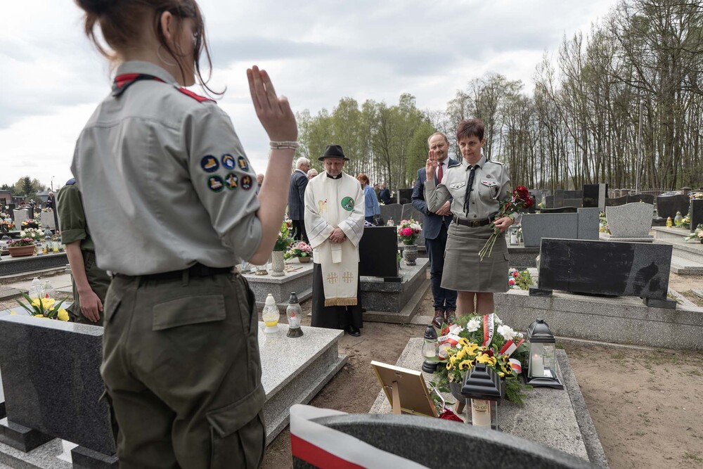 Uroczystość oznaczenia dwunastu grobów weteranów powstań śląskich znakiem pamięci „Tobie Polsko” w Mikołowie-Borowej Wsi, 19 kwietnia 2026. Fot.: IPN Krzysztof Łojko