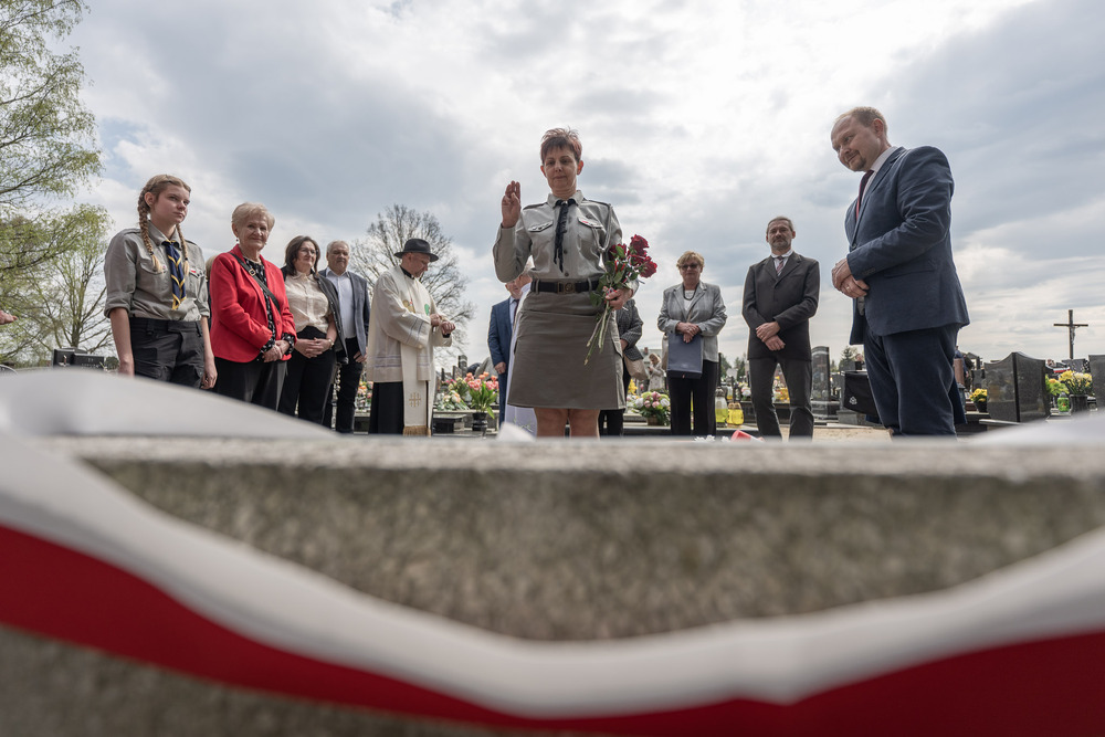 Uroczystość oznaczenia dwunastu grobów weteranów powstań śląskich znakiem pamięci „Tobie Polsko” w Mikołowie-Borowej Wsi, 19 kwietnia 2026. Fot.: IPN Krzysztof Łojko