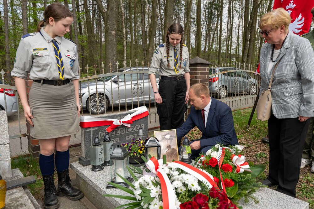 Uroczystość oznaczenia dwunastu grobów weteranów powstań śląskich znakiem pamięci „Tobie Polsko” w Mikołowie-Borowej Wsi, 19 kwietnia 2026. Fot.: IPN Krzysztof Łojko