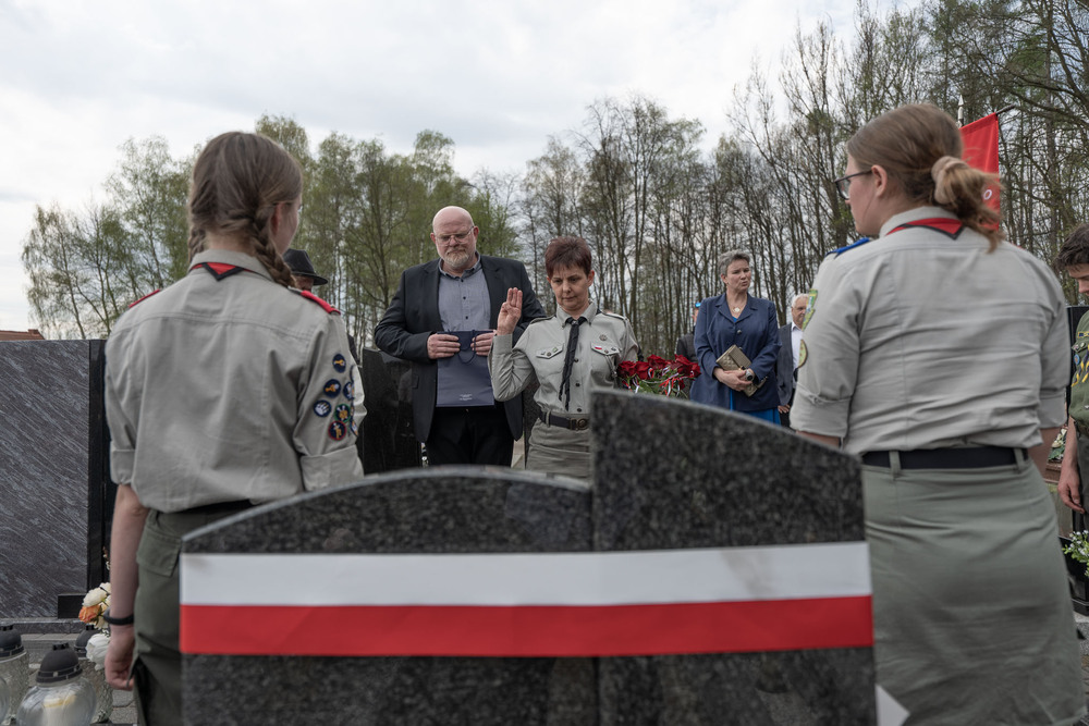 Uroczystość oznaczenia dwunastu grobów weteranów powstań śląskich znakiem pamięci „Tobie Polsko” w Mikołowie-Borowej Wsi, 19 kwietnia 2026. Fot.: IPN Krzysztof Łojko