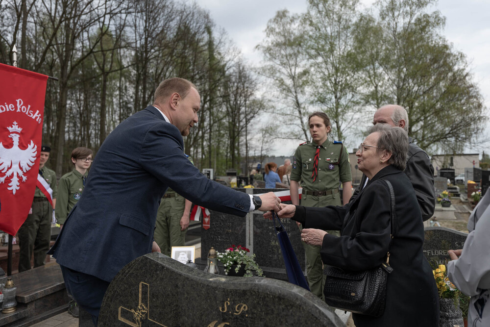 Uroczystość oznaczenia dwunastu grobów weteranów powstań śląskich znakiem pamięci „Tobie Polsko” w Mikołowie-Borowej Wsi, 19 kwietnia 2026. Fot.: IPN Krzysztof Łojko
