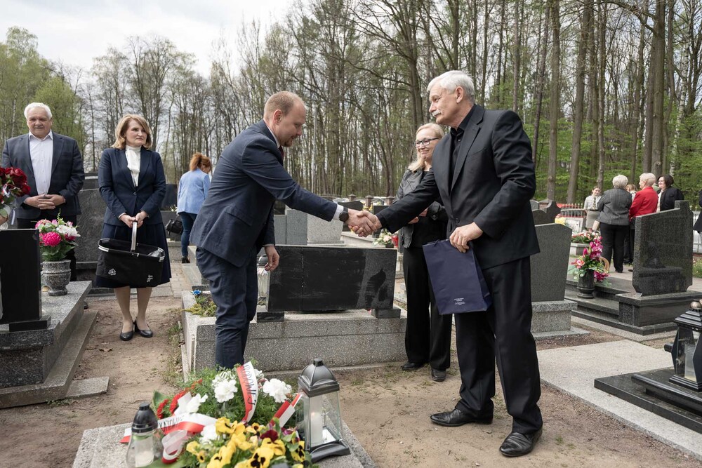 Uroczystość oznaczenia dwunastu grobów weteranów powstań śląskich znakiem pamięci „Tobie Polsko” w Mikołowie-Borowej Wsi, 19 kwietnia 2026. Fot.: IPN Krzysztof Łojko