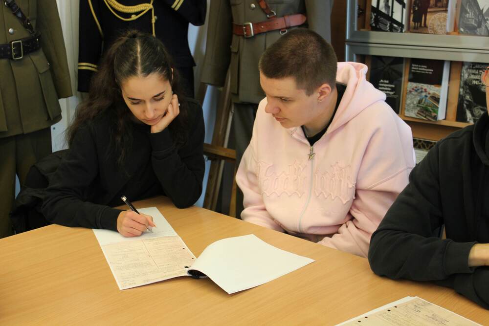 Zajęcia edukacyjne i wizyta studentów w Oddziałowym Archiwum IPN w Katowicach. Fot.: IPN Renata Skoczek