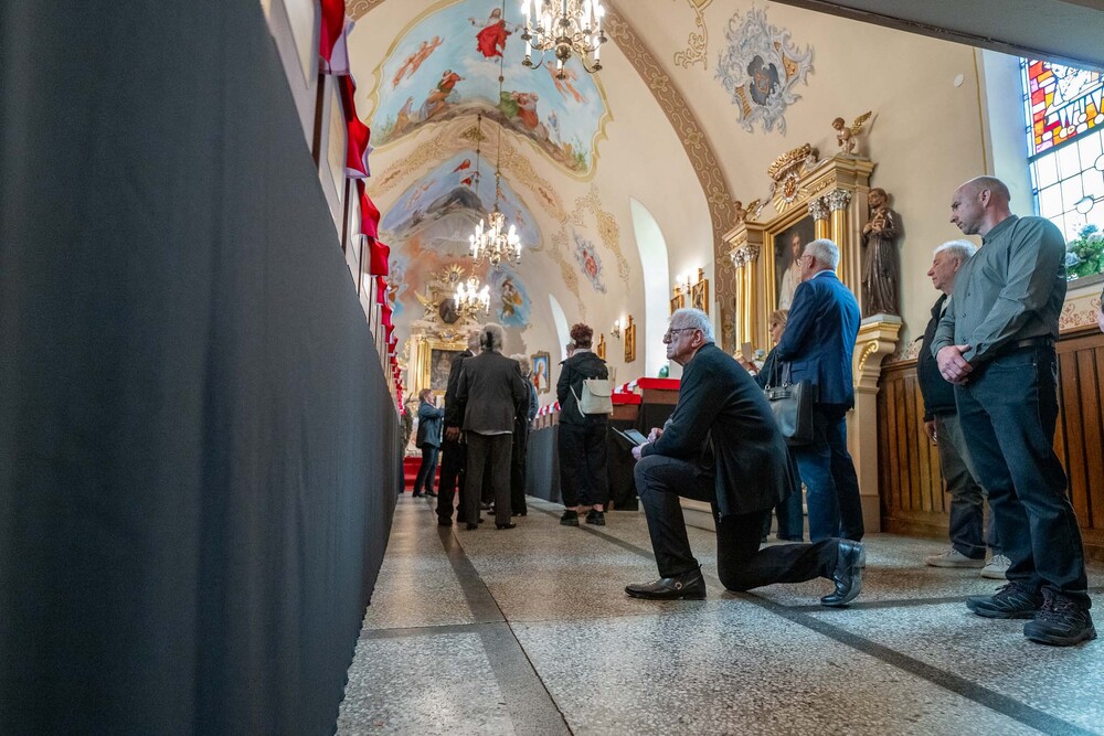 Uroczystości pogrzebowe żołnierzy NSZ ze zgrupowania kpt. Henryka Flamego „Bartka” – Kamesznica, 7 maja 2026. Fot.: IPN Krzysztof Łojko