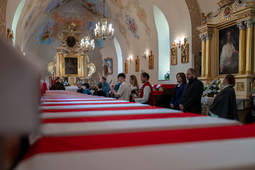 Uroczystości pogrzebowe żołnierzy NSZ ze zgrupowania kpt. Henryka Flamego „Bartka” – Kamesznica, 7 maja 2026. Fot.: IPN Krzysztof Łojko