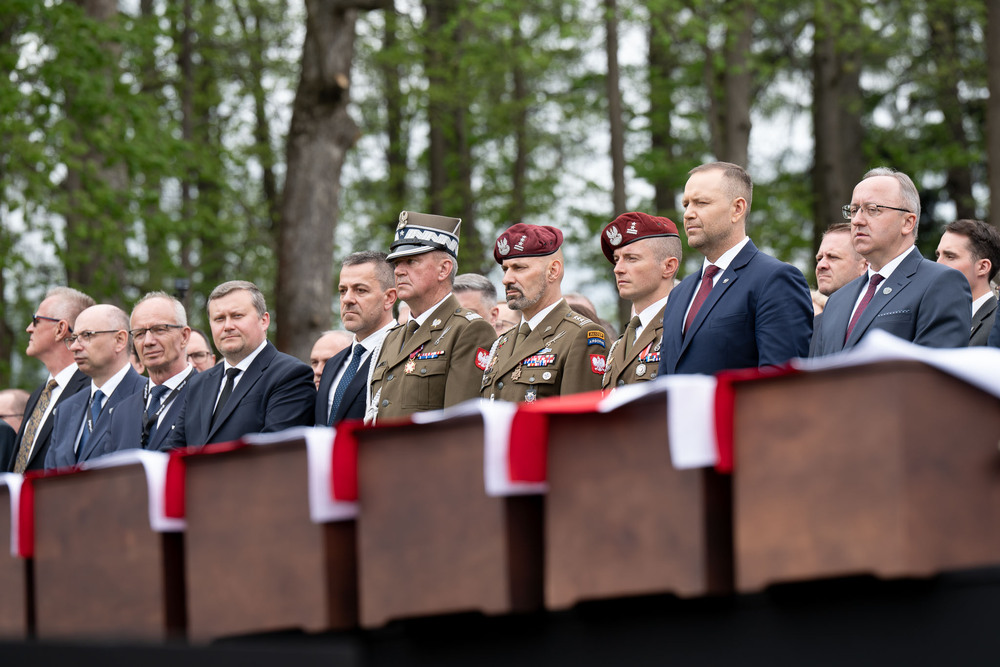 Uroczystości pogrzebowe żołnierzy NSZ ze zgrupowania kpt. Henryka Flamego „Bartka” – Kamesznica, 7 maja 2026. Fot.: IPN Krzysztof Łojko