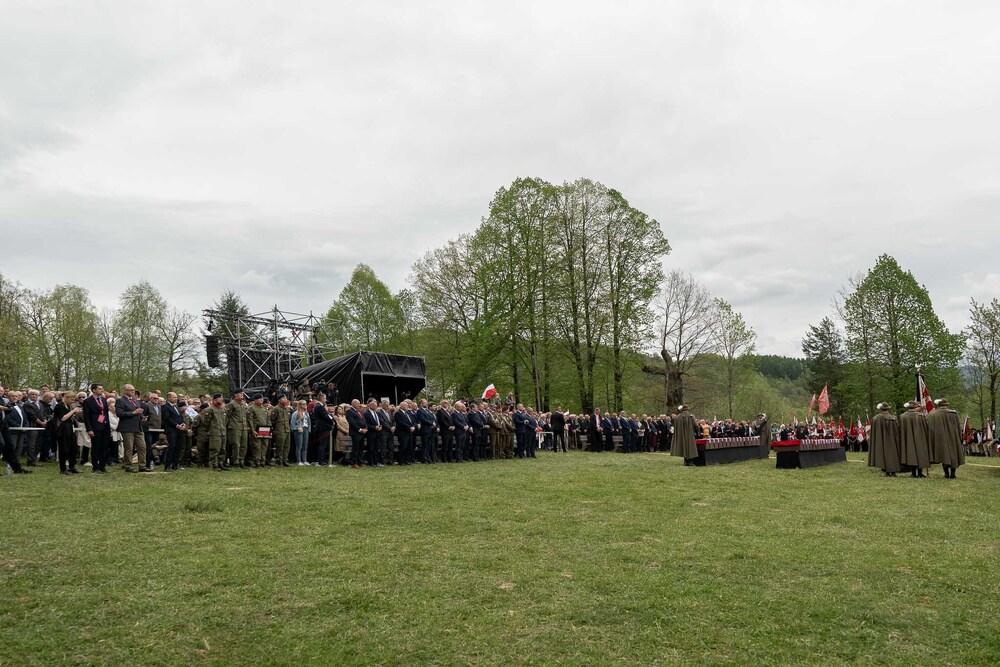 Uroczystości pogrzebowe żołnierzy NSZ ze zgrupowania kpt. Henryka Flamego „Bartka” – Kamesznica, 7 maja 2026. Fot.: IPN Krzysztof Łojko