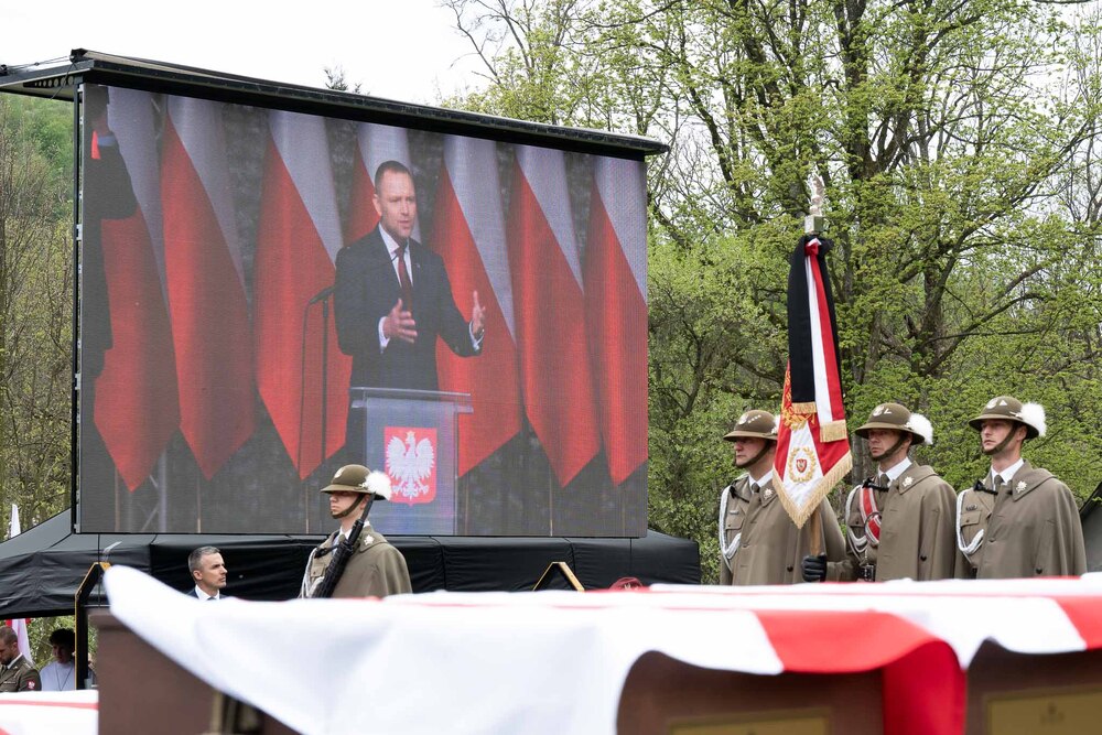 Uroczystości pogrzebowe żołnierzy NSZ ze zgrupowania kpt. Henryka Flamego „Bartka” – Kamesznica, 7 maja 2026. Fot.: IPN Krzysztof Łojko