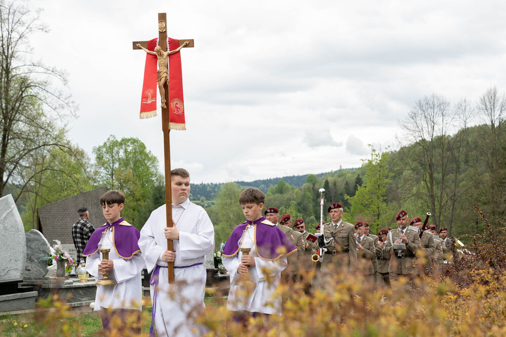 Uroczystości pogrzebowe żołnierzy NSZ ze zgrupowania kpt. Henryka Flamego „Bartka” – Kamesznica, 7 maja 2026. Fot.: IPN Krzysztof Łojko