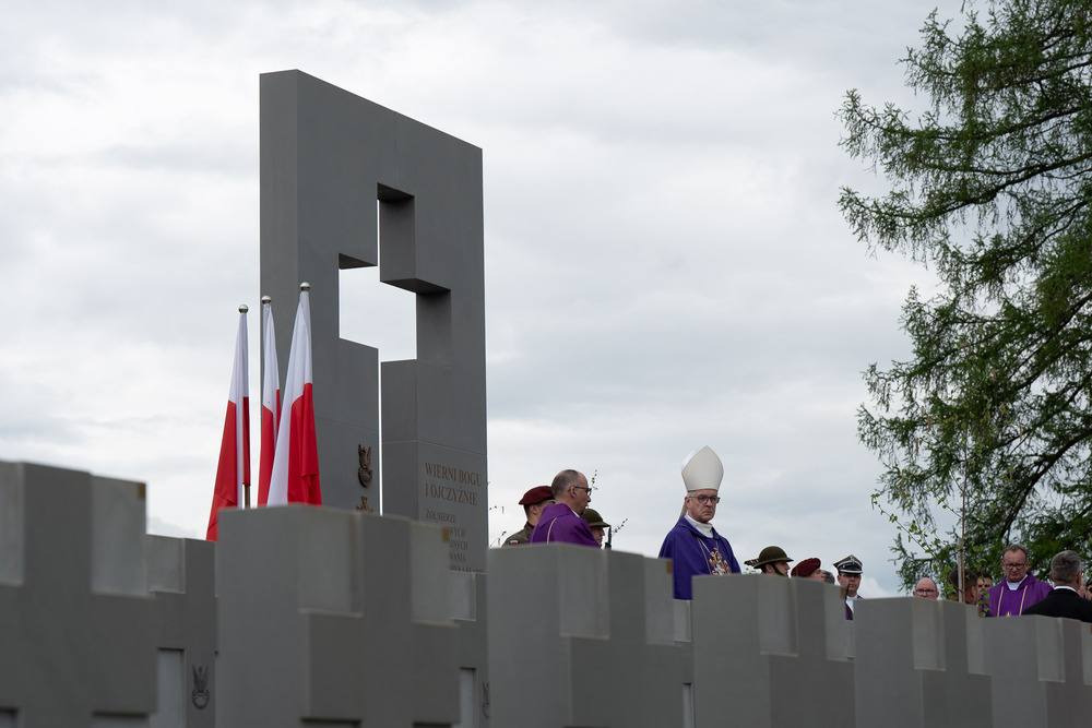 Uroczystości pogrzebowe żołnierzy NSZ ze zgrupowania kpt. Henryka Flamego „Bartka” – Kamesznica, 7 maja 2026. Fot.: IPN Krzysztof Łojko