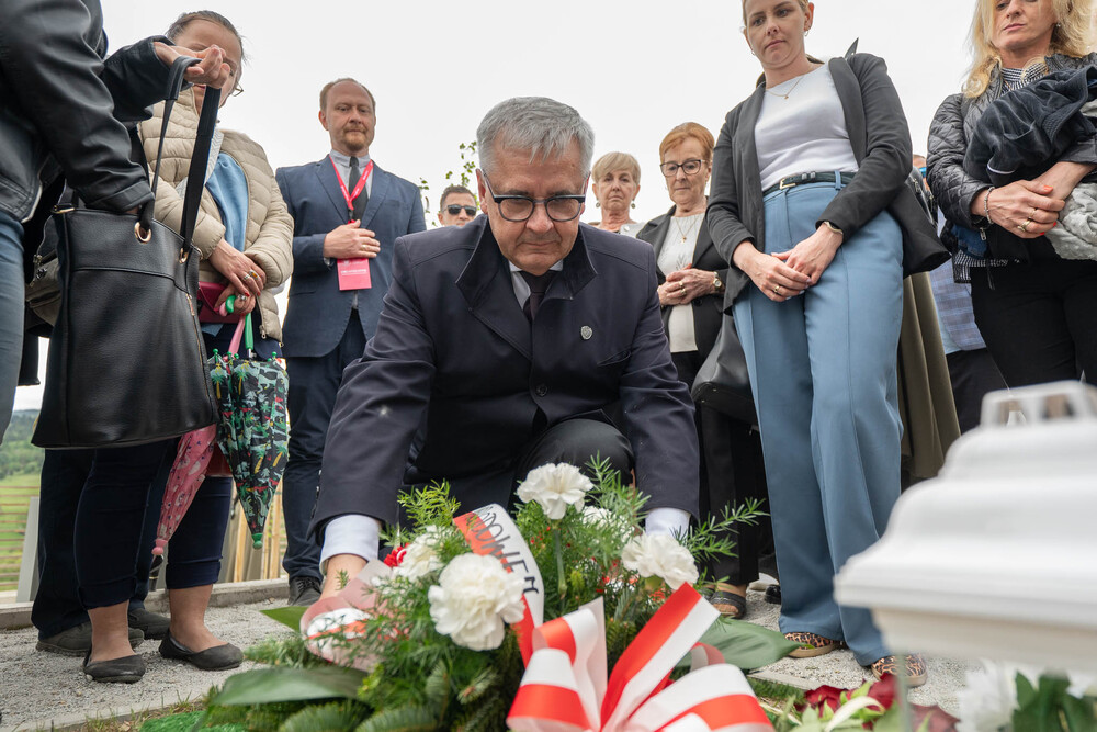Uroczystości pogrzebowe żołnierzy NSZ ze zgrupowania kpt. Henryka Flamego „Bartka” – Kamesznica, 7 maja 2026. Fot.: IPN Krzysztof Łojko