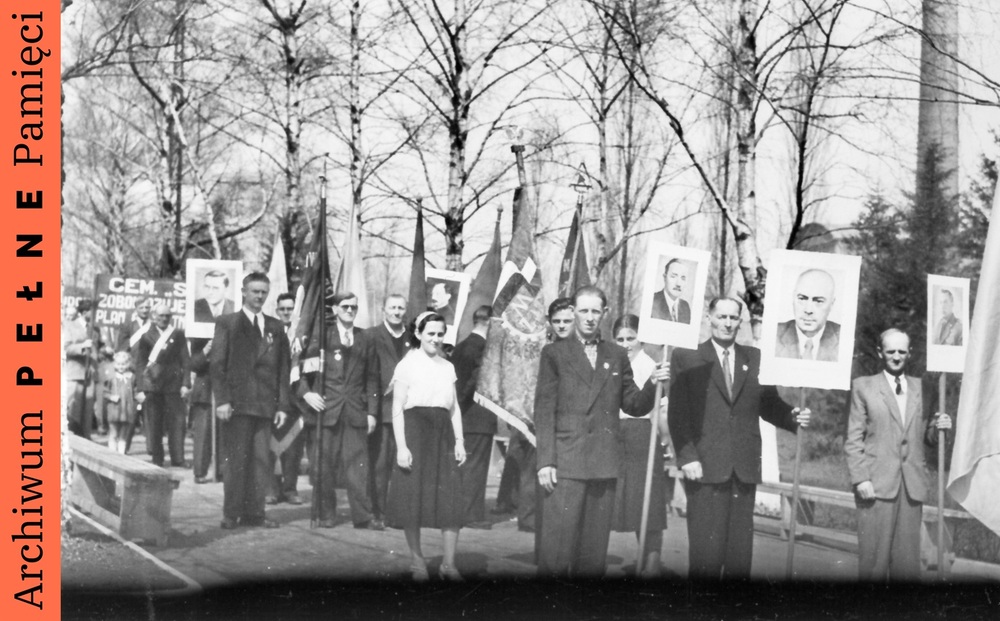Pochód pierwszomajowy w Wojkowicach w dniu 1 maja 1955 r., sygn. IPN Ka 454/51, t. 4